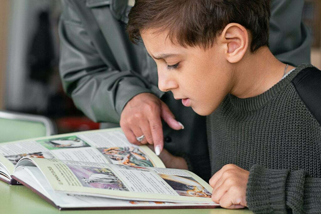 Viele Kinder und Erwachsene benötigen mehr als nur einfache Nachhilfe. Sie benötigen Nachhaltige Unterstützung darin, sich in Schule, Aus- und Weiterbildung zurechtzufinden. Lerncoaching kann helfen.